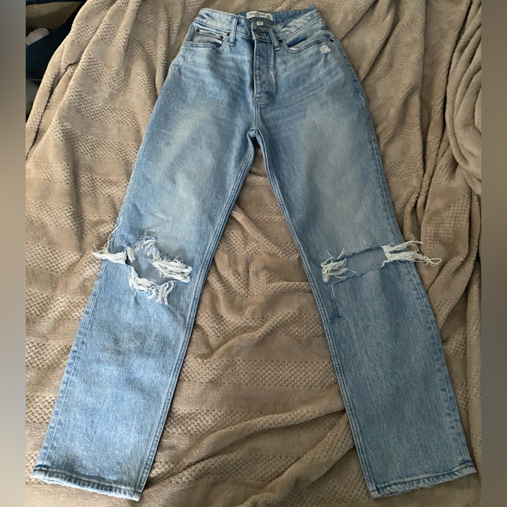 Abercrombie & Fitch (The Dad High rise)